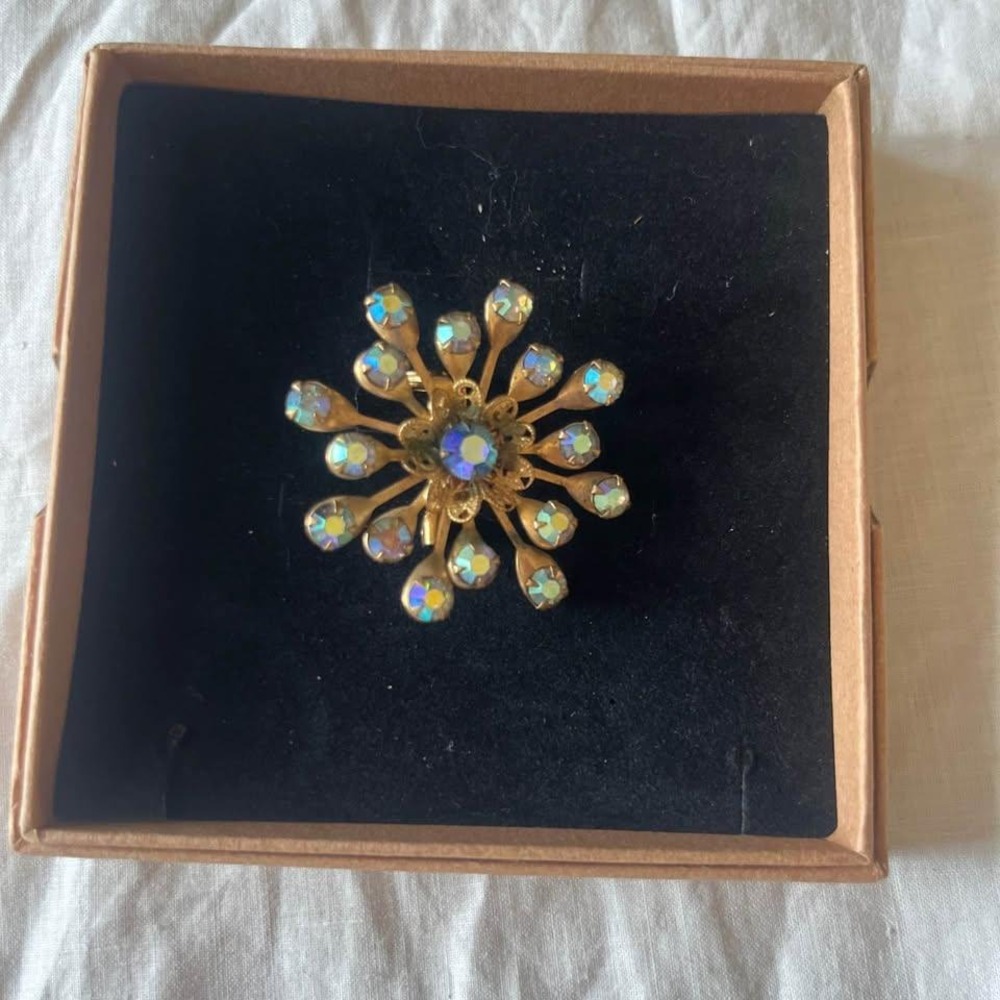 Vintage Aurora Borealis Rhinestone Sunburst Brooch Gold Tone Starburst Pin 1.5"